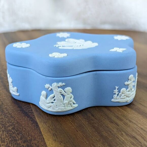 Wedgwood Pentafoil Jasperware Candy Box Pale Blue Cloud Shape 4"x1.5" - Picture 4 of 9